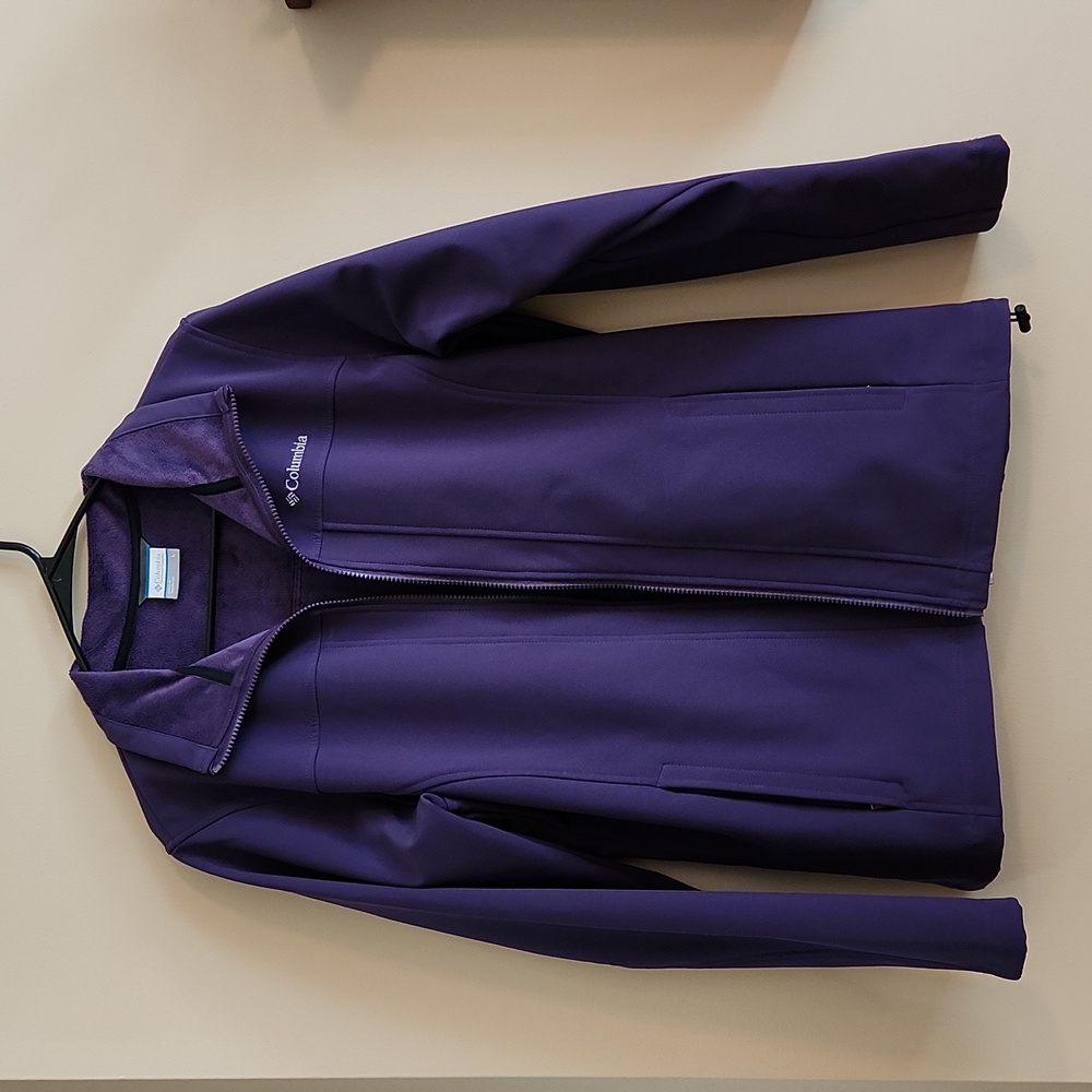 Columbia Women's jacket, size Large, color plum purple